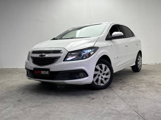 CHEVROLET ONIX 1.4 MPFI LT 8V FLEX 4P MANUAL CHEVROLET ONIX 1.4 MPFI LT 8V FLEX 4P MANUAL